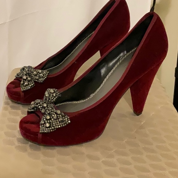 Gianni Bini Shoes - Super sexy Gianni Bini burgundy velvet heels